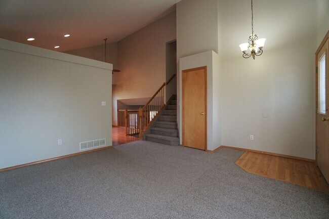Building Photo - 1072 Scarlet Oak Dr