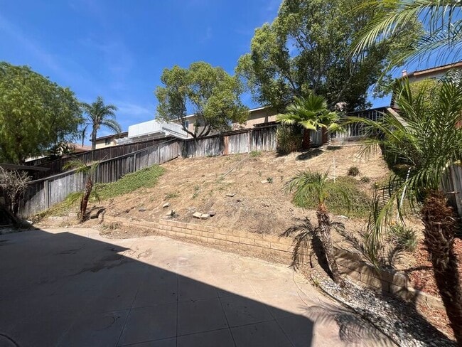 Building Photo - 42114 Acacia Way