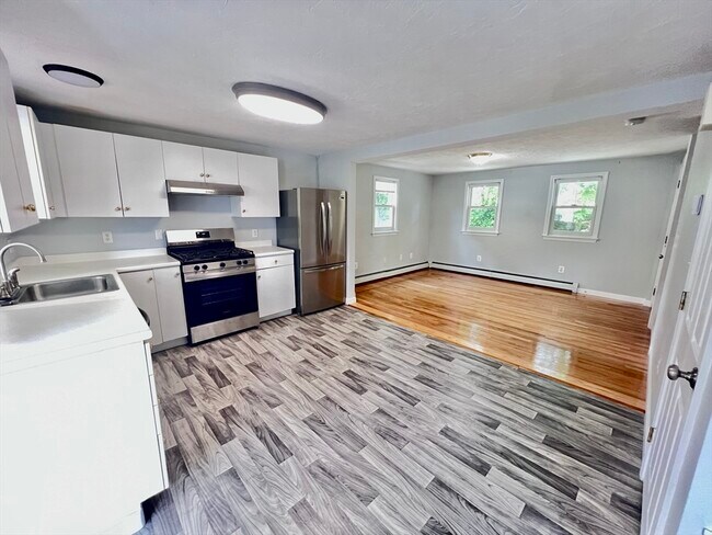 Building Photo - 15 1st St