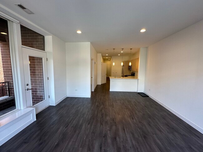 Building Photo - 1509 N Western Ave