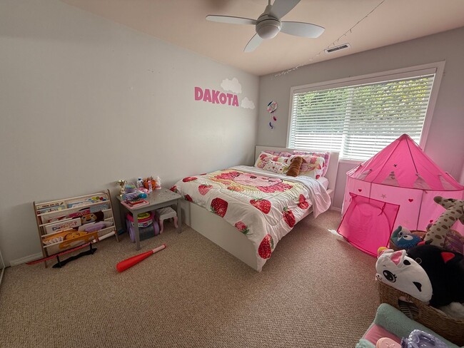 Building Photo - 3 Bedroom DuPont Home for Rent