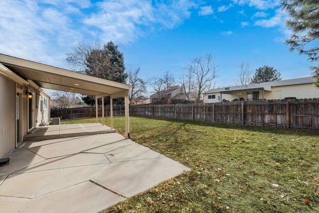 Building Photo - 5025 E Weaver Ave