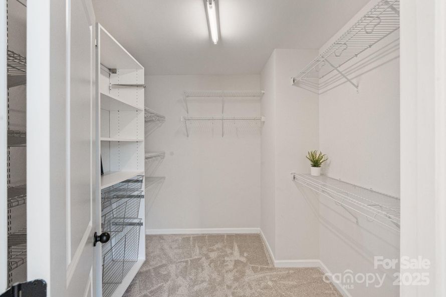 Building Photo - 2076 Waverly Ct