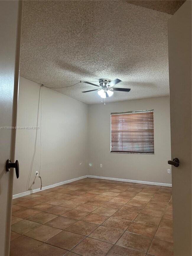 Building Photo - 2653 SE 20th Ct