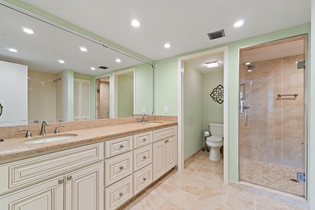 Building Photo - 413 Brackenwood Ln S