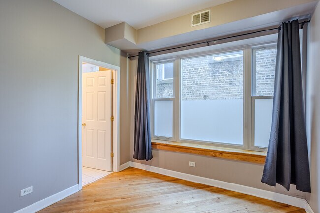 Building Photo - 3100 W Addison St