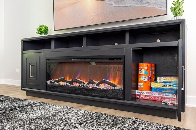 Building Photo - 208 W Hartford Dr