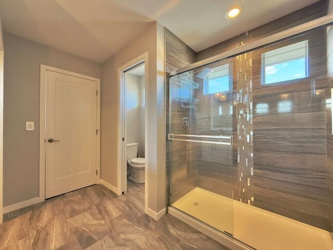 Building Photo - 6606 S Springview St