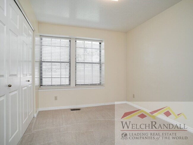 Building Photo - Corner Gem in Washington Terrace – 2BR Com...