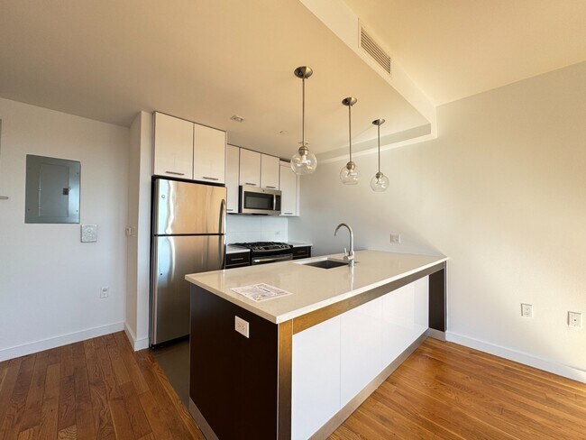 Building Photo - 123 Parkside Ave