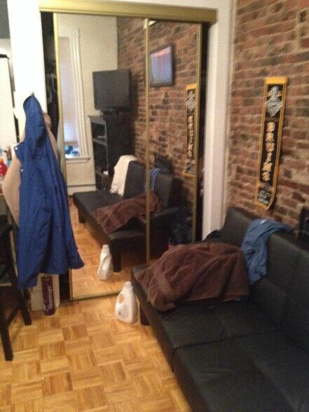 Building Photo - 40 Anderson St