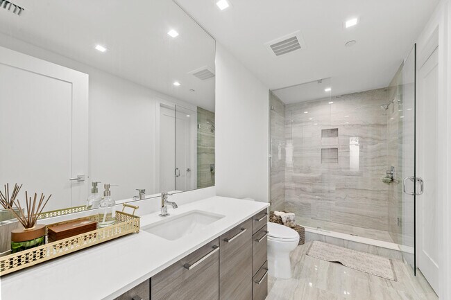 Building Photo - 5000 N Ocean Dr