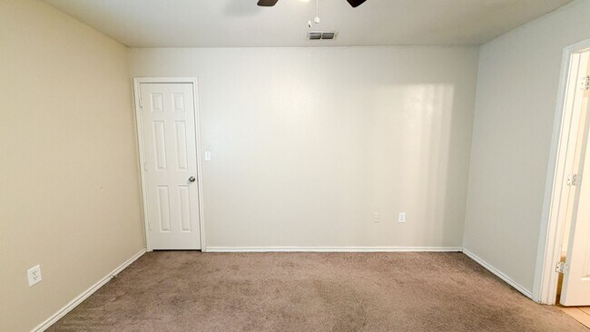 Building Photo - 517 N Brentwood Ave