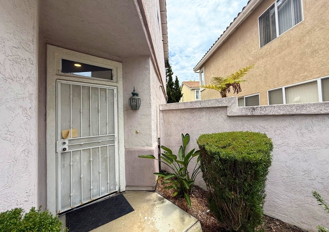Building Photo - Updated Home with Modern Kitchen, Fireplace & Private Backyard