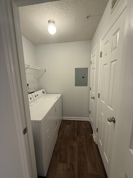 Building Photo - 5008 Lawndale Dr