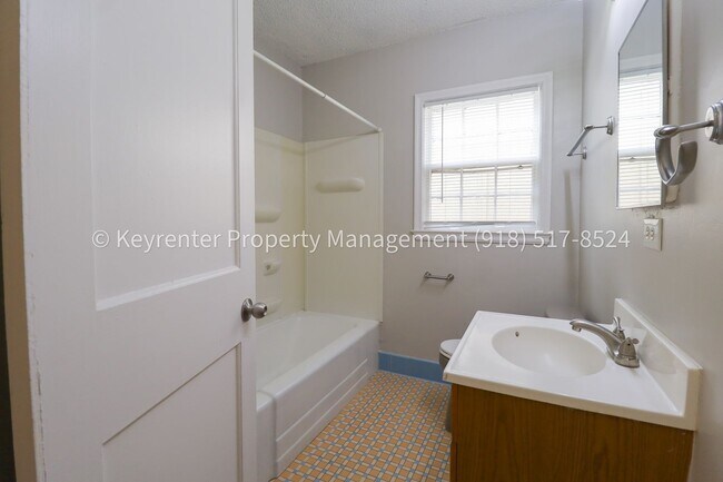 Building Photo - 3322 E 23rd St