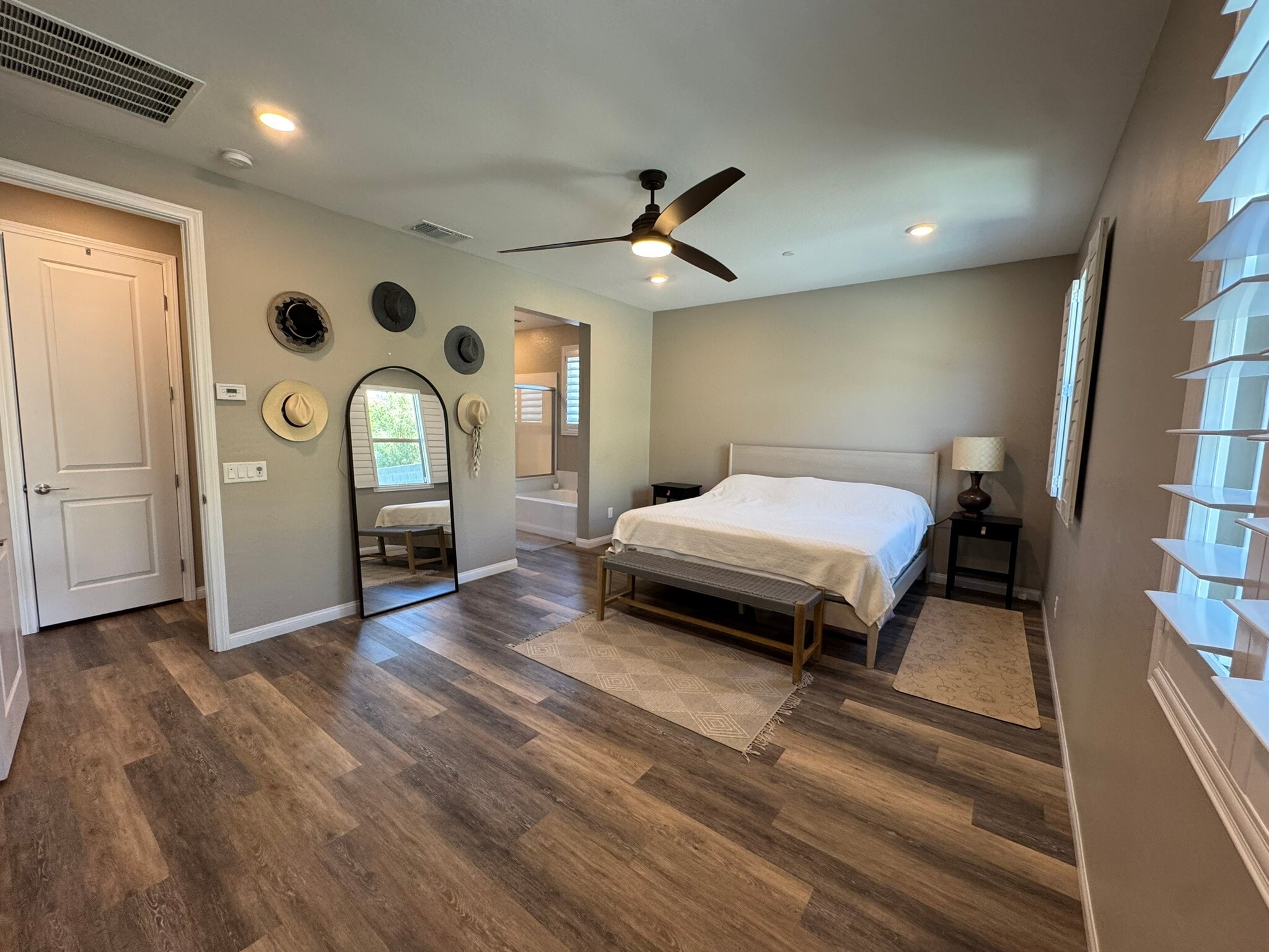 Primary bedroom - 331 Coastal Redwood St