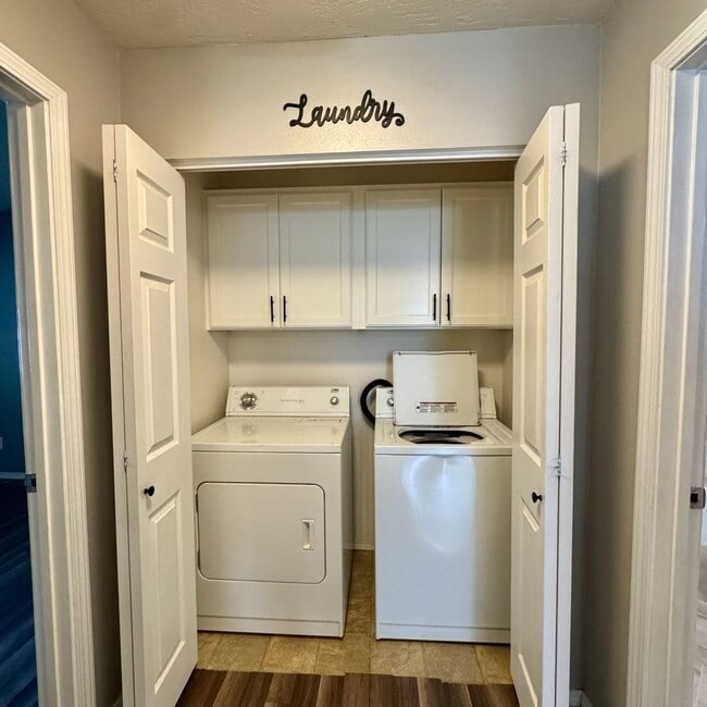 Building Photo - Modern 1 Bed, 1 Bath Ground-Floor Condo in...