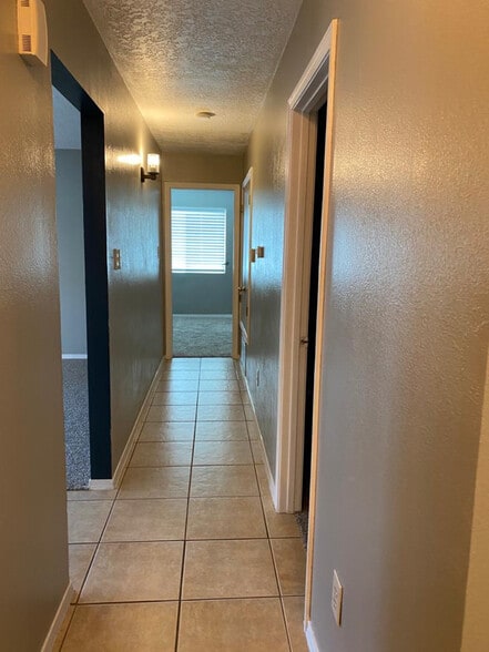 Building Photo - 3908 Suntrail Rd NW