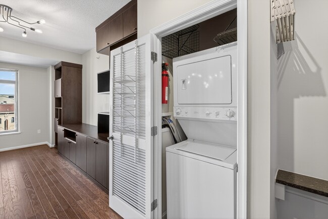 Building Photo - 1390 Kenyon St NW