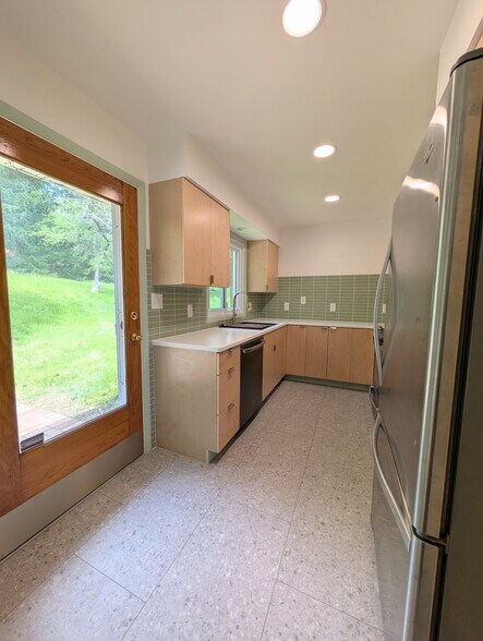 Kitchen - 106 Maruth Dr