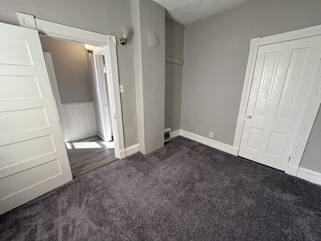 Building Photo - Charming 2 Bedroom Home for Rent & In Grea...