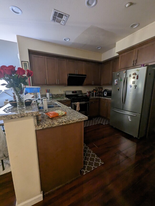 Building Photo - 764 Grandview Ter