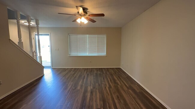Building Photo - 2 bedroom 1.5 bath duplex - Edmond Schools- August Move In