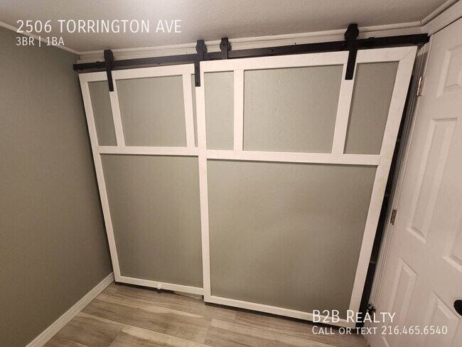 Building Photo - 2506 Torrington Ave