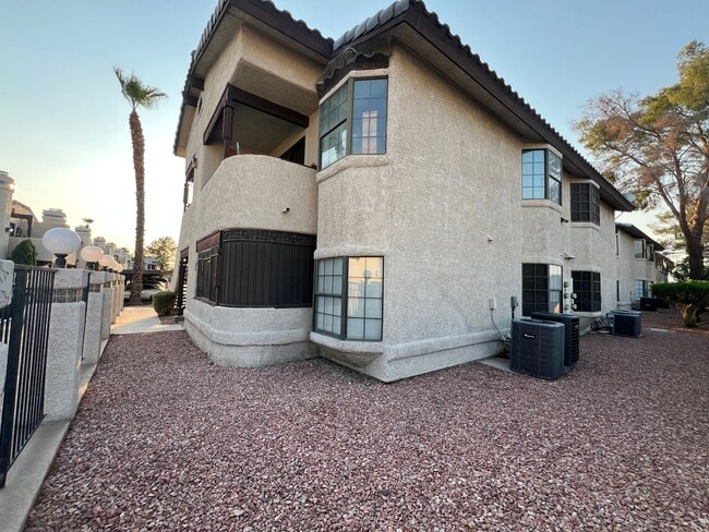 Building Photo - 5070 Jeffreys St