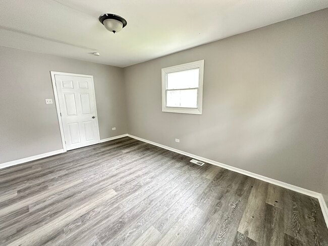 Building Photo - 1581 Kenilworth Dr