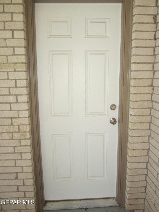 Building Photo - 305 Corvena Way