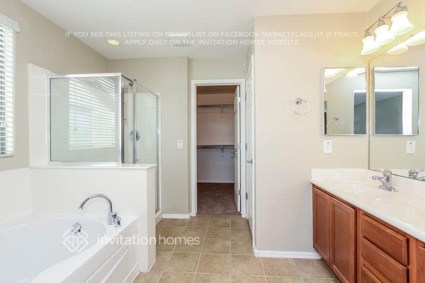 Building Photo - 5753 W Siesta Way