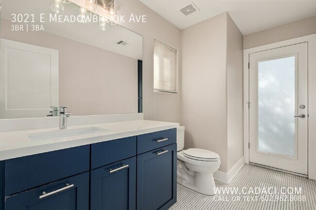 Building Photo - 3021 E Meadowbrook Ave