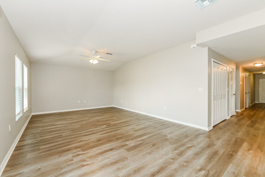 Building Photo - 626 SW 22nd Terrace