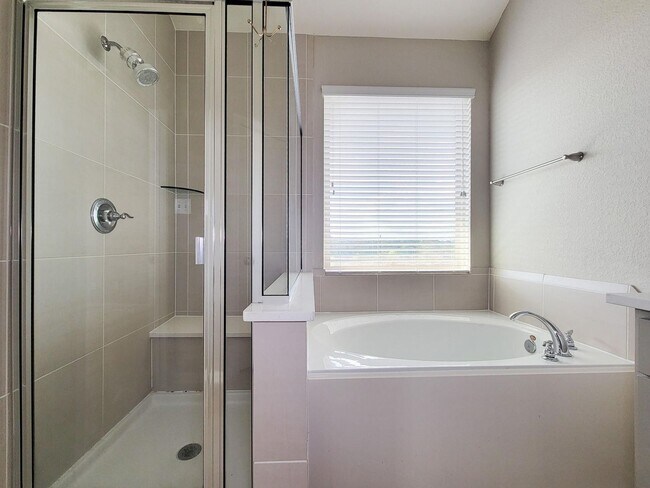 Building Photo - 219 Biltmore Loop