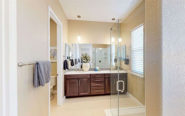 Building Photo - Beautiful Shadow Ridge Home in Spanish Spr...