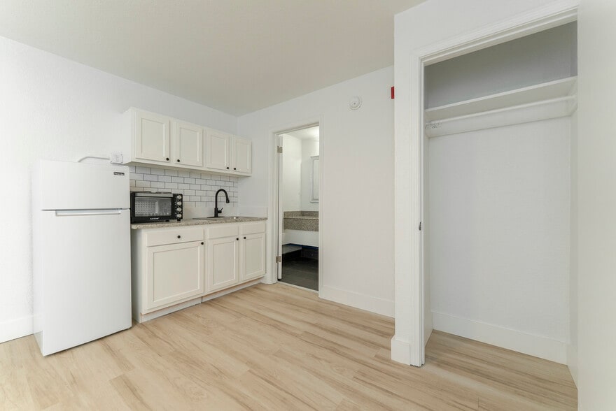 Building Photo - The Dels – Russellville