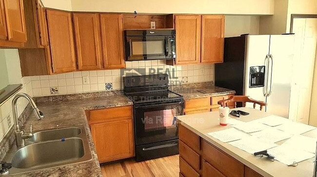 Building Photo - 1599 Wellington Ct