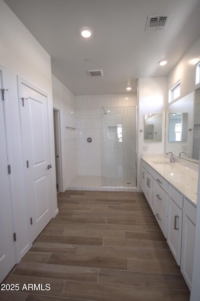 Building Photo - 21326 W Roanoke Ave