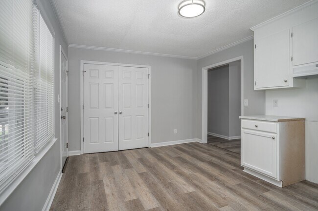 Building Photo - 580 Starling Way