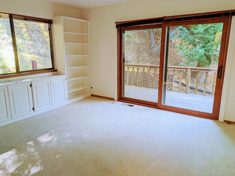 Building Photo - 85 Woodside Dr