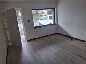Building Photo - Maryville 2 bedroom 1 bath apartment, wate...