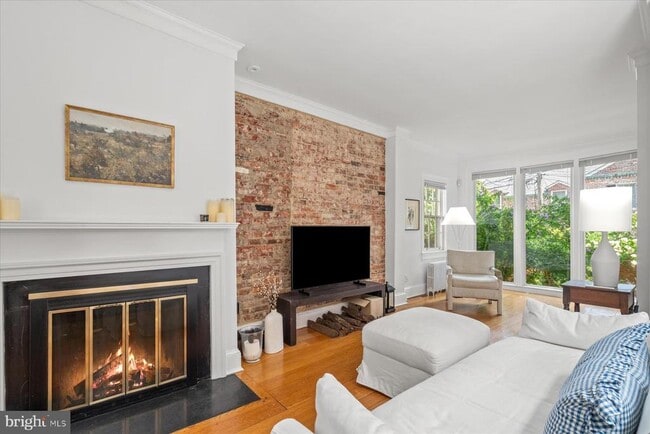 Building Photo - 1647 34th St NW