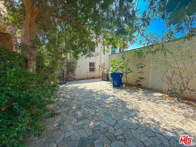 Building Photo - 115 N Clark Dr