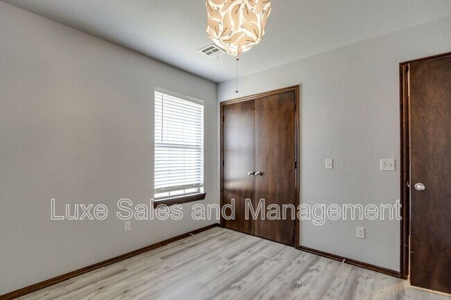 Building Photo - 1174 Misty Dr NW