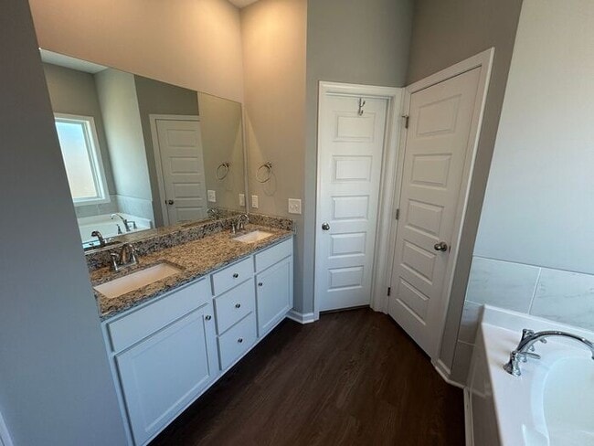 Building Photo - 1033 Echo Rdg Rd