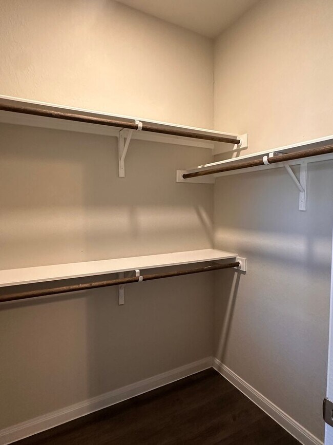 Building Photo - 604-606 Grayson Ln