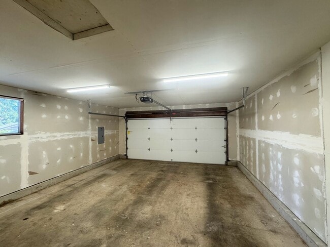 Building Photo - Charming 3-Bedroom Home in Desirable Gem Heights