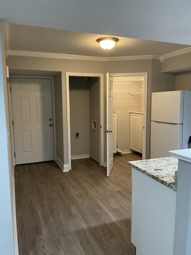 Building Photo - 1402 Tailrace Dr